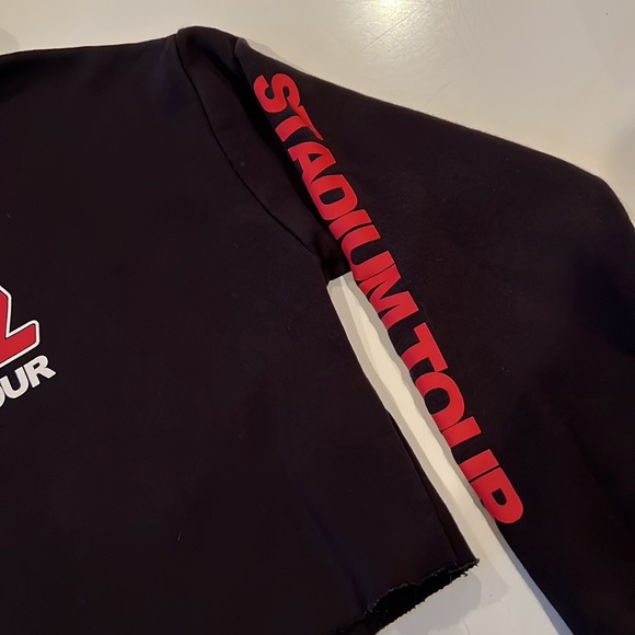 BEIBER STADIUM TOUR CROP TOP SWEATSHIRT - Picture 3 of 5